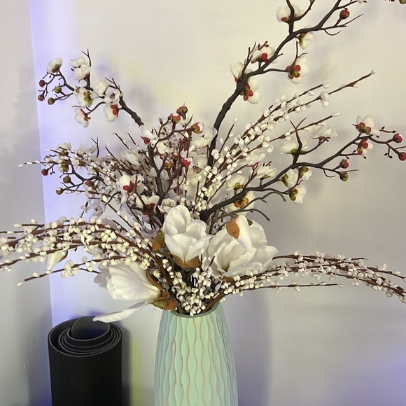 Beautiful turquoise base with flowers - Picture 4 of 4